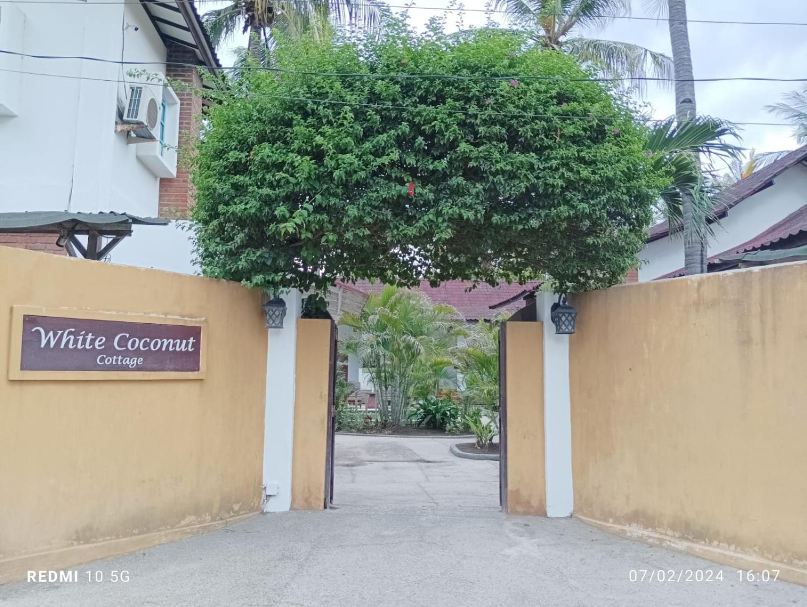 White Coconut Resort Gili Trawangan Exterior foto