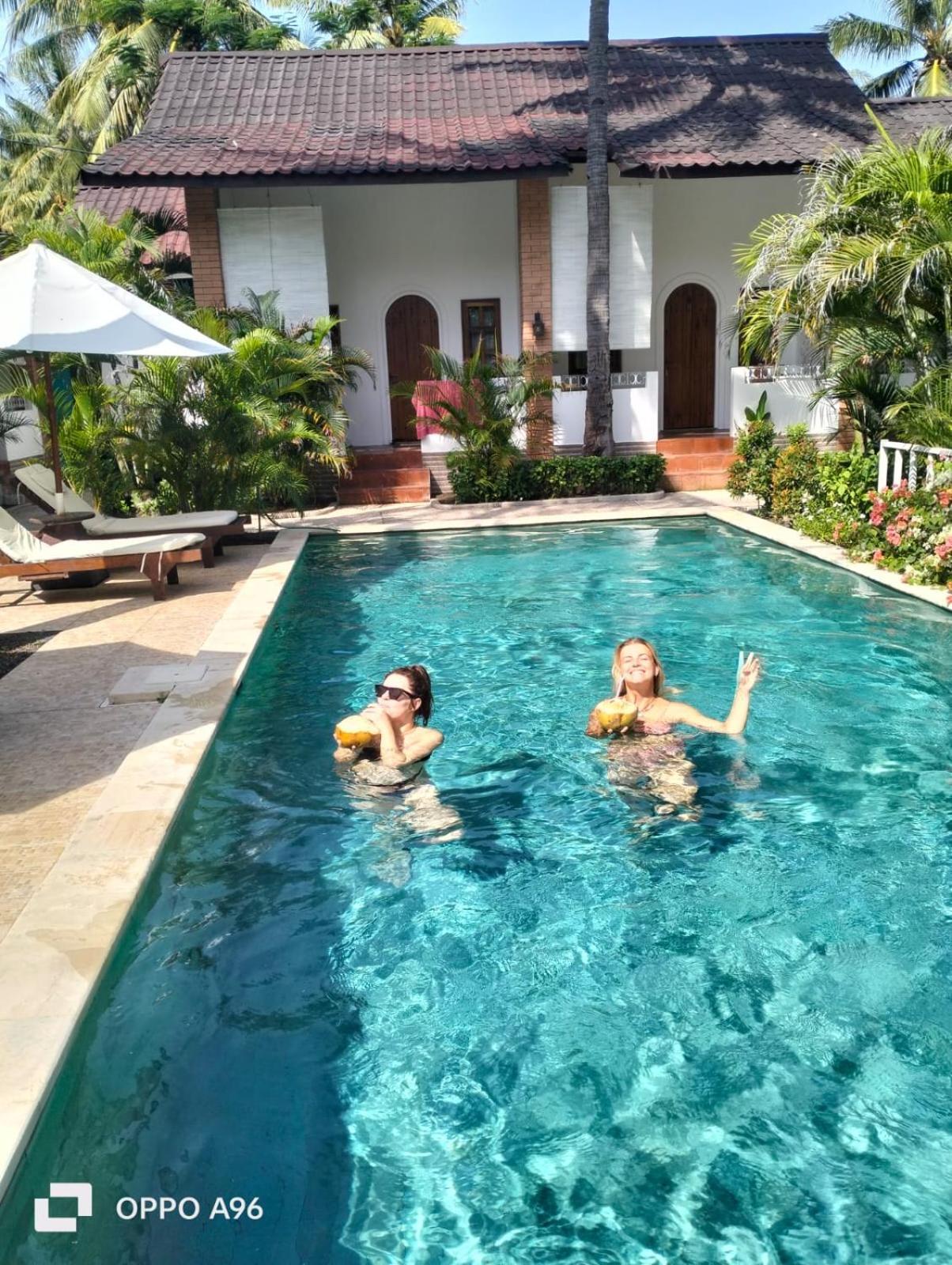 White Coconut Resort Gili Trawangan Exterior foto